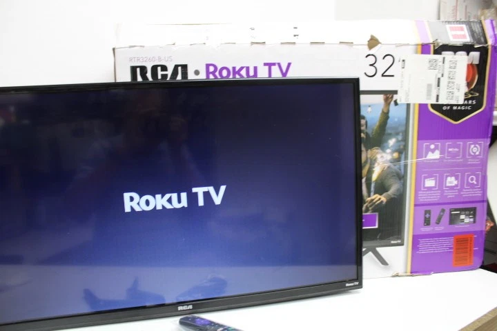 RCA RTR3260-B-US 32" Flat Screen Roku Smart LED HD TV Black - Image 2 of 4