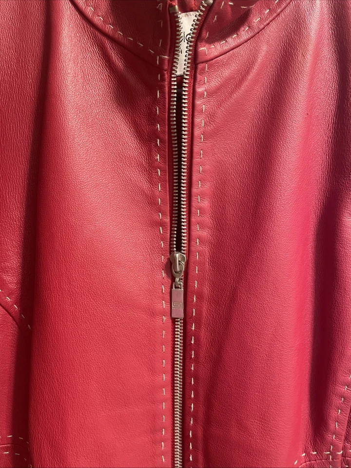 Chaqueta de cuero roja forrada PAMELA MCCOY para mujer Ver medidas Foto 2 de 4