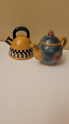SAKURA Delicate Hand-Painted Teapot & Kettle Salt & Pepper shakers 