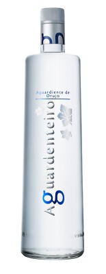 Aguardiente der Orujo ''Aguardenteiro''. Tresterschnaps  aus Spanien. 1,0 L, 40% 