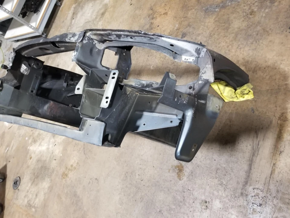 Pontiac GTO 2004 2005 2006 conjunto de soporte de radiador 92508807 corte delantero #88 Foto 2 de 4