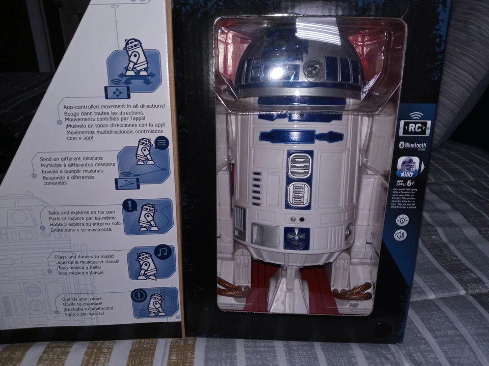 Hasbro Disney RC Star Wars Smart R2-D2 - Image 2 of 3