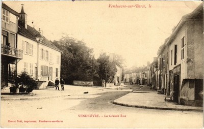 CPA VENDEUVRE-sur-BARSE La Grande-Rue (72047)