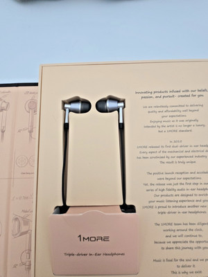 1MORE Triple Driver In-Ear Earphones Hi-Res  silver/black 3.5mm jack headset