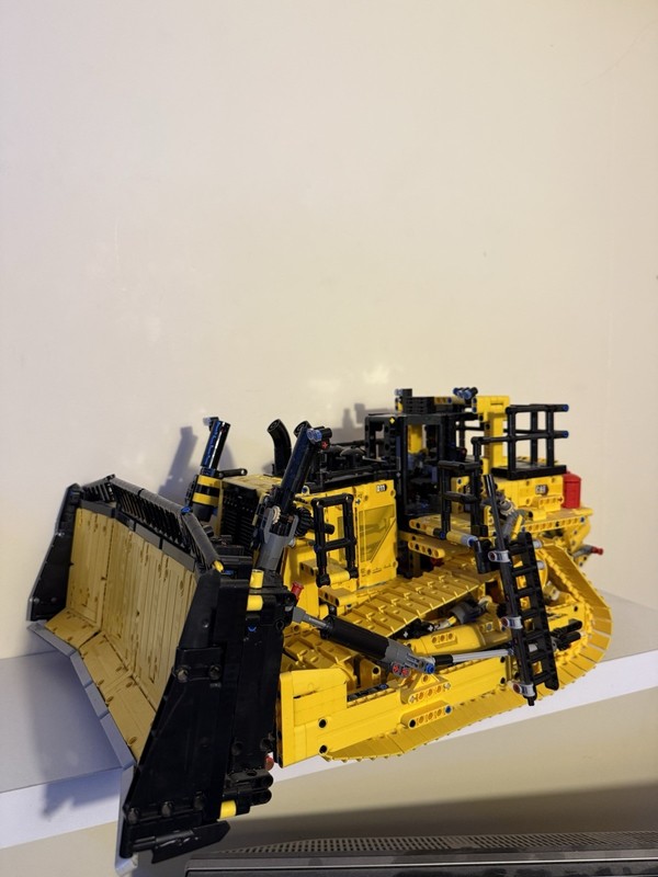 LEGO TECHNIC: App-Controlled Cat D11 Bulldozer (42131)