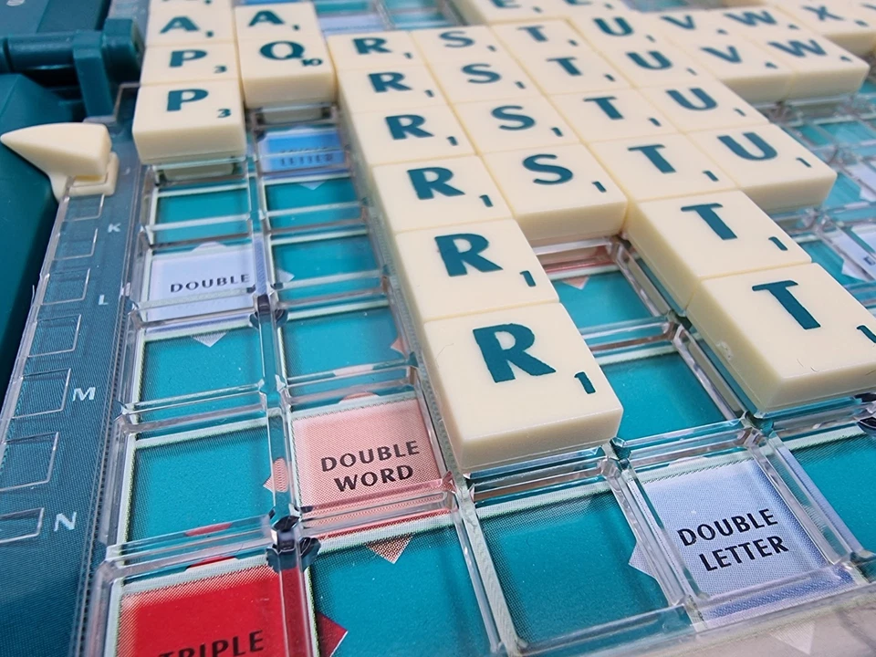 Travel Scrabble Deluxe Clip In Tiles Hard Case Folds Away Mid Game Complete Boxe - Image 3 of 4