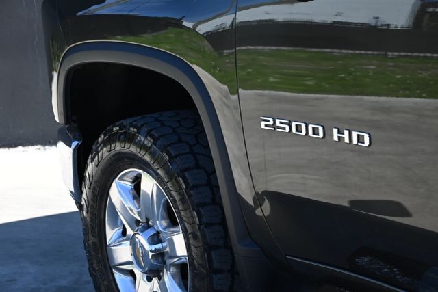 2023 Chevrolet Silverado 2500 HD LTZ Pickup 4D 6 1/2 ft thumbnail 10