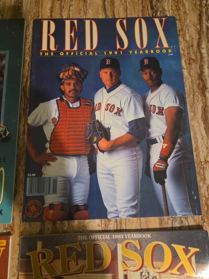 1990~1993/Lot Of 4-BOSTON RED SOX OFFICIAL YEARBOOK Roger Clemens COVER/NM COND - Image 4 of 4