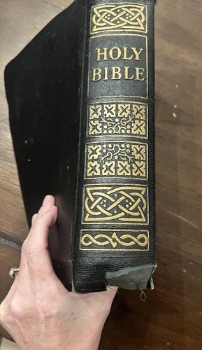 The Holy Bible 1950 Golden Book Edition Thumb Leather Binding KJV USA Blank - Imagen 3 de 6
