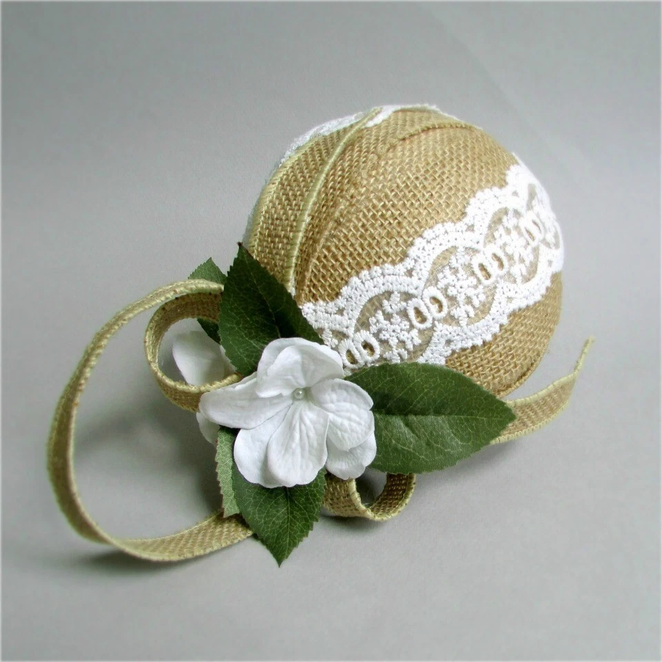 ESFERA DE BOLA DE BEIJO FEITA À MÃO estopa e renda branca pomander CASAMENTO - Imagem 2 de 4