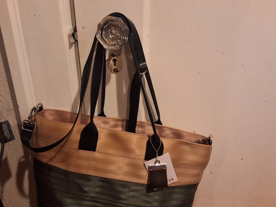 Harveys “Trail Mix” Legacy Collection 中号流线型手提包 二手状况完好 — 第 3/4 张图片