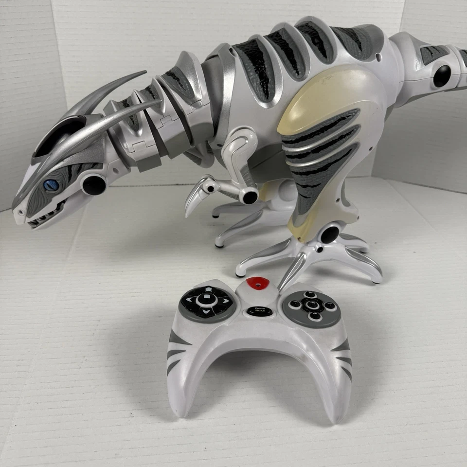 Wow Wee Roboraptor Robot White Dinosaur 32" w/ remote Not Working no idea why. - Image 2 of 4