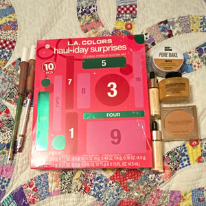 L.A. COLORS Surprises houl-iday 10-Piece Maquillage Set Lip Blush Shadow Eye