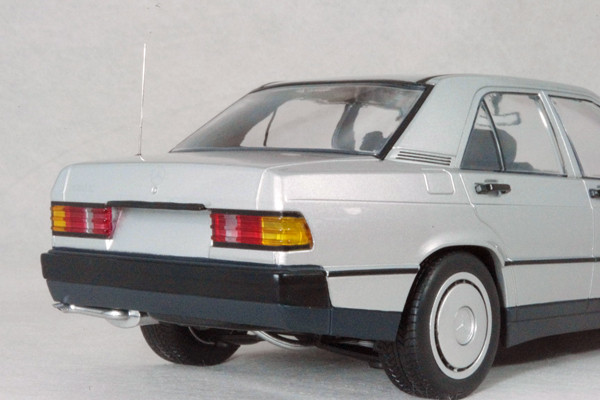 1/18 Mercedes-Benz 190E W201 / Silver Mercedes Benz 1/18 Mercedes-Benz 190E W201 / Silver Mercedes Benz