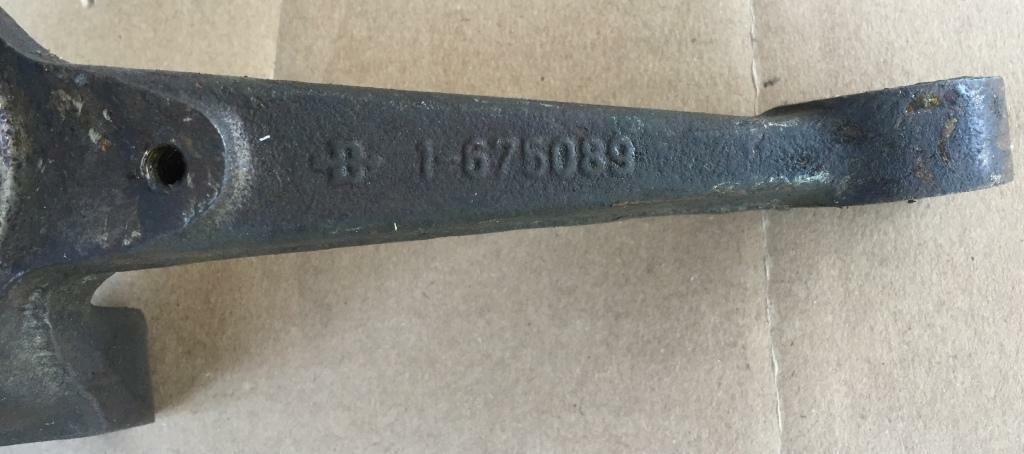 Fusée droite Volvo 142 pour corriger le jeu du train avant référence 675089 - 3