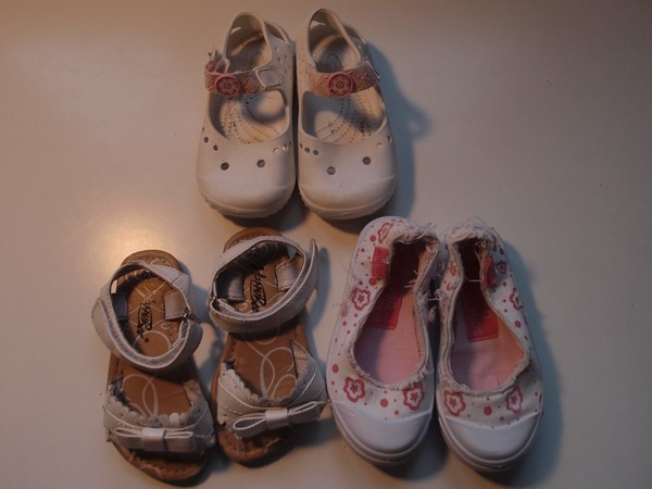 Lote calzado niña Nº 22: Sandalias, chanclas, zapatillas. COMBINO ENVÍOS