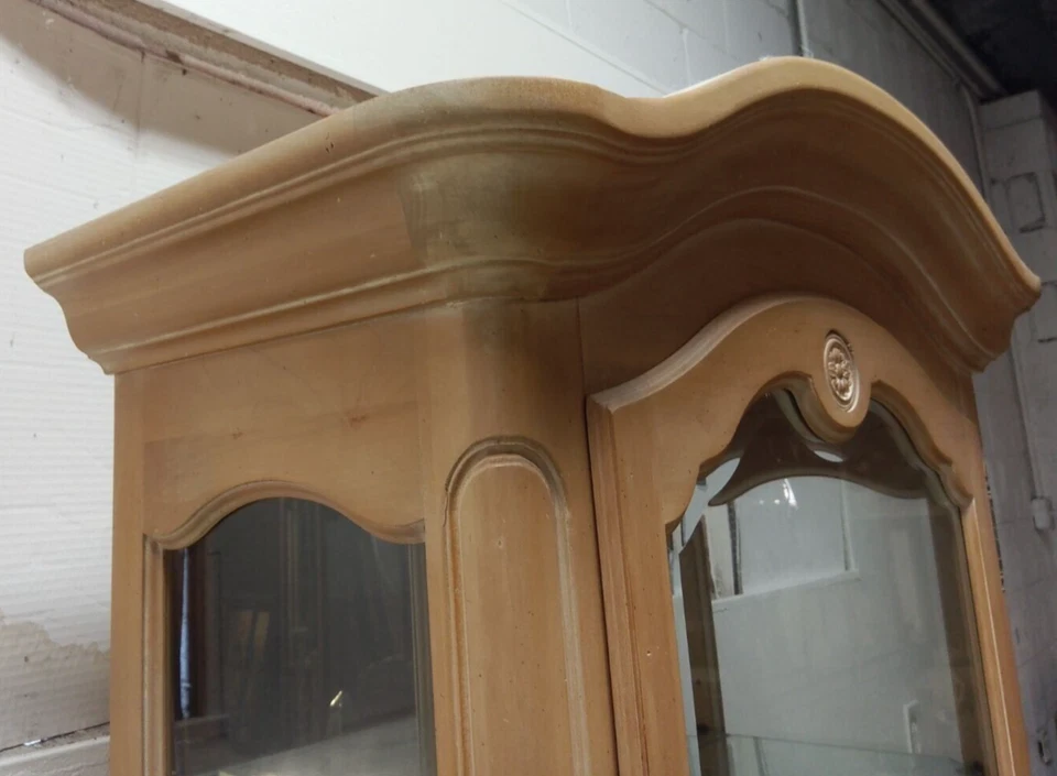 Gabinete de exhibición de curiosidades bisque país francés Ethan Allen gabinete de China Foto 4 de 4