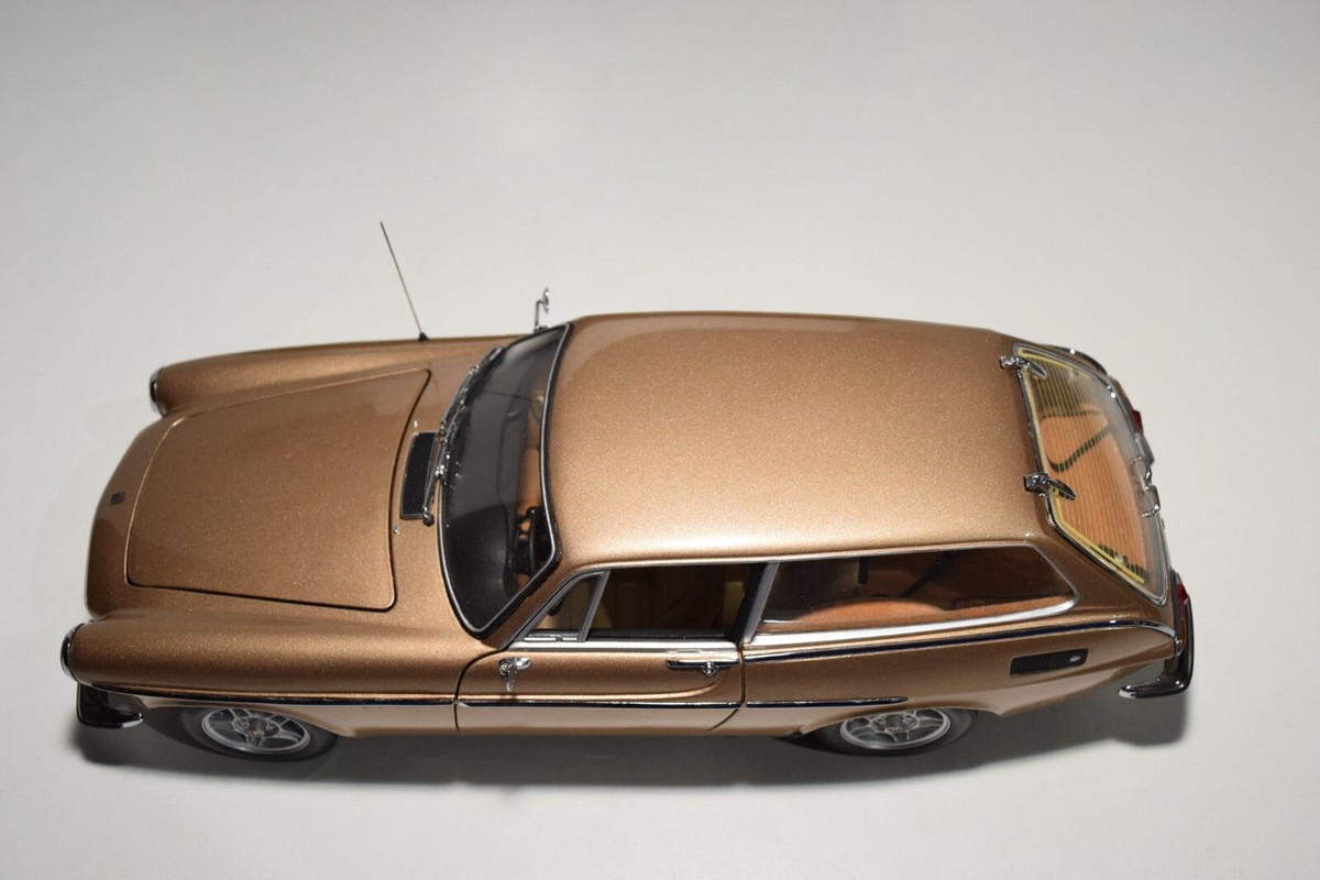 B7 1:18 MINICHAMPS 100 171611 VOLVO P1800 ES 1971 GOLD METALLIC