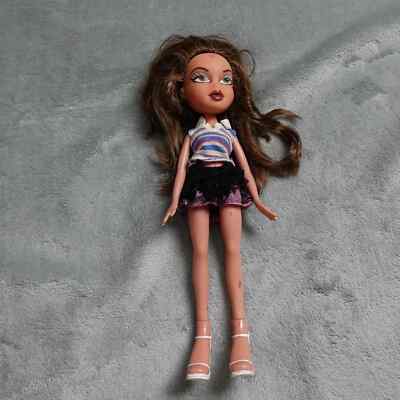 Bratz Play Doll Yasmin Tan Skin Brown Hair Complete Outfit