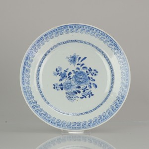 Antique 18th Century Chinese Porcelain Qianlong Blue And White Plate Peony