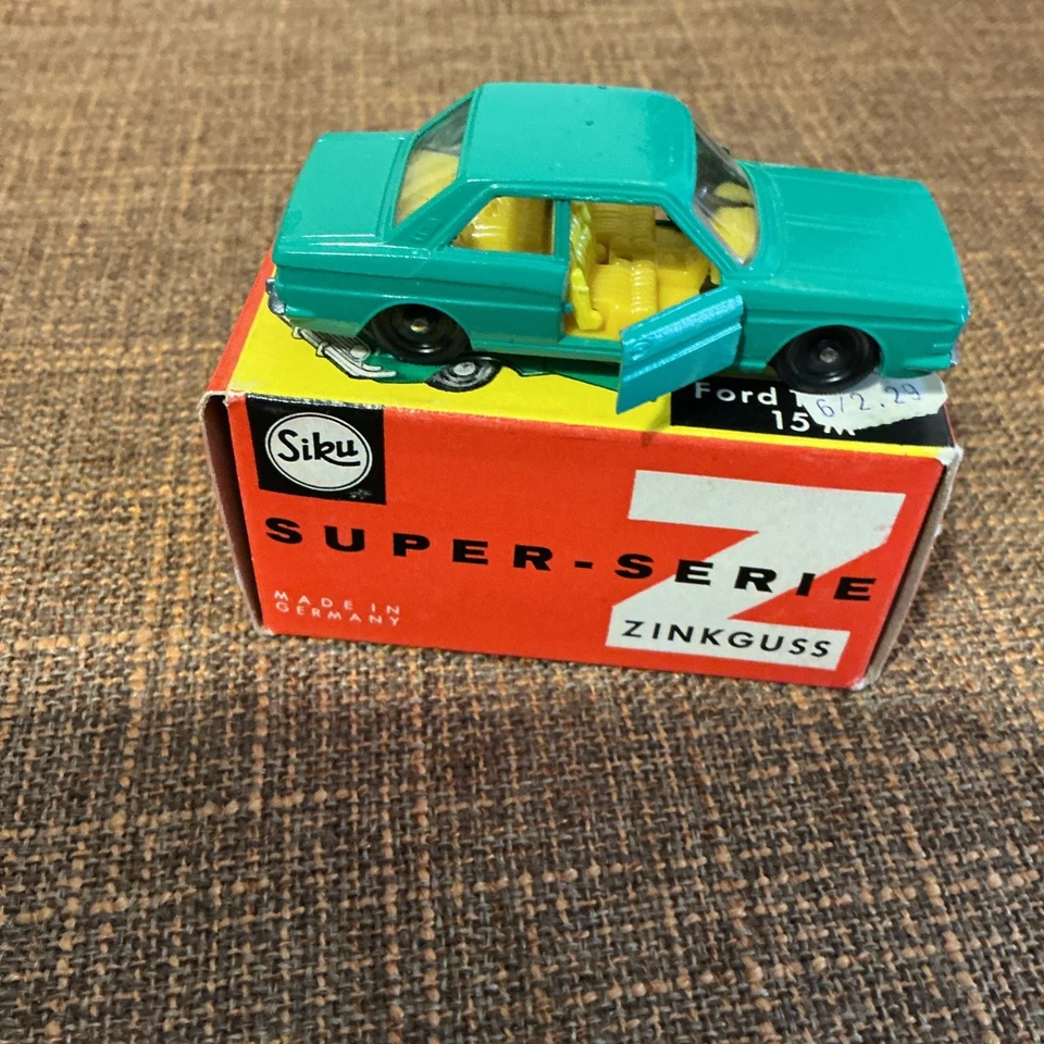 Juguetes Siku, #V273, Ford Taunus años 60 sedán con caja original, Foto 3 de 4