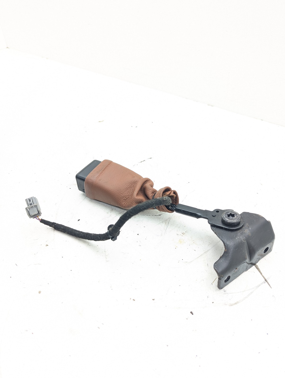14-22 Maserati Quattroporte M156 S Q4 Front Right Side Seat Belt Buckle OEM