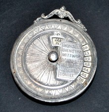 Calendrier perpétuel ancien - dateur bureau en métal argenté 19e s. néoclassique