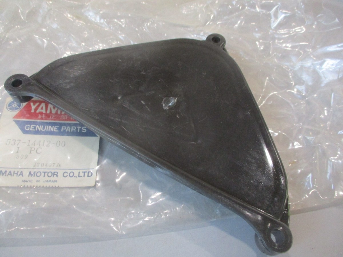 NOS Yamaha OEM Case Cap 1976 YZ125 YZ175 1976-1979 YZ100 537