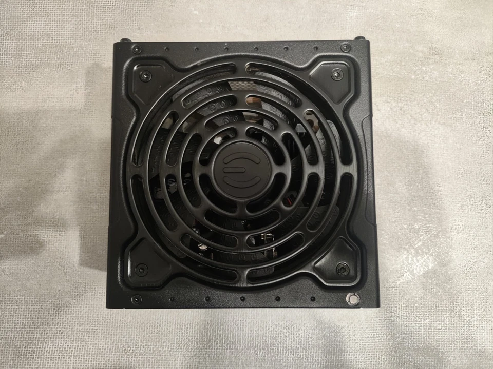 PSU EVGA SuperNOVA 850 G3, 80 Plus Gold 850W, Modulare - Immagine 2 di 4