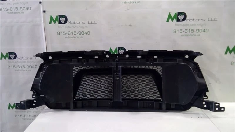 RAM 1500 2019-2021 PARACHOQUES DELANTERO RADIADOR PARRILLA CENTRAL OEM 68405010AA Foto 2 de 4