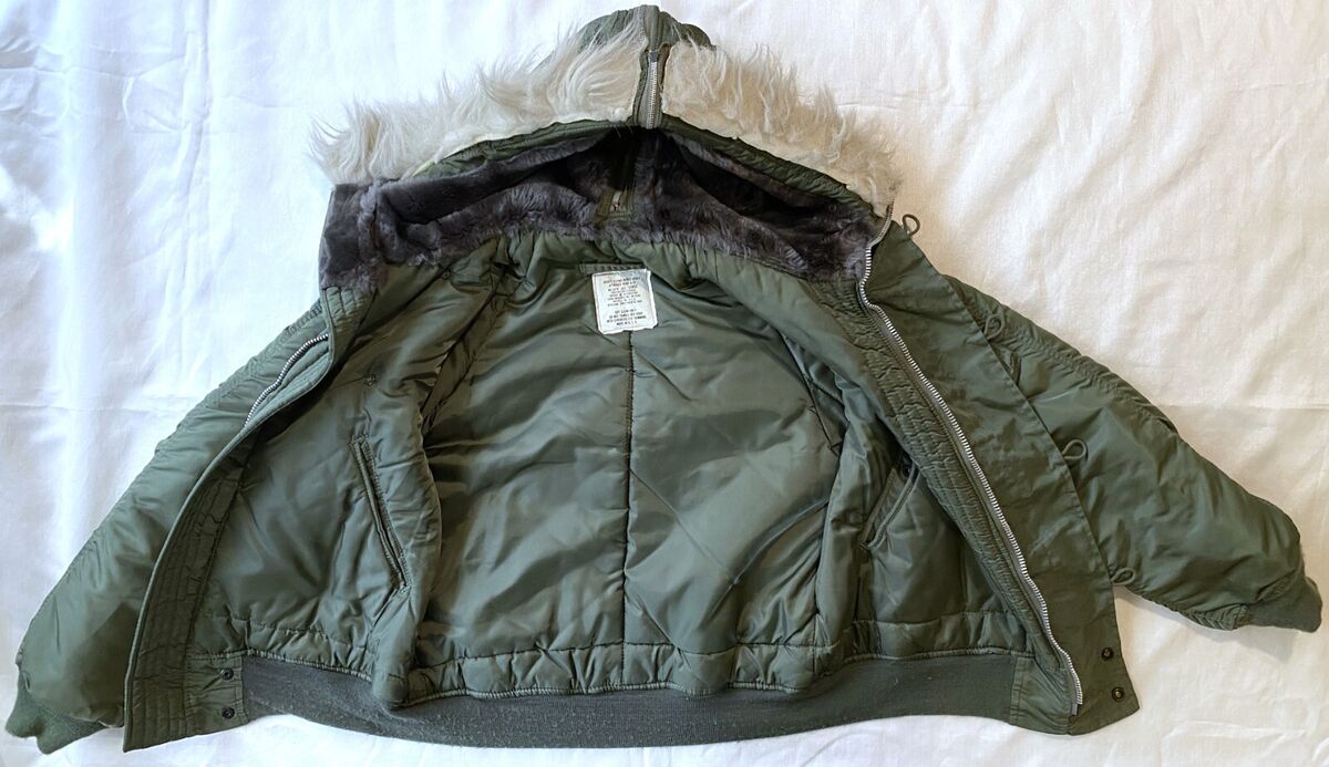 Vintage ALPHA IND JACKET FLYING MAN'S HEAVY ATTACHED HOOD N Vintage ALPHA IND JACKET FLYING MAN'S HEAVY ATTACHED HOOD N