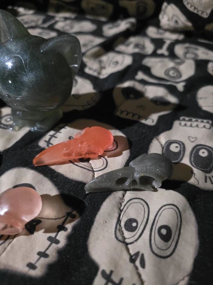 6 Resin Raven Skulls With 1 Resin Kitty Cat.  Home And Garden Decor.  The Kitty - Image 4 of 4