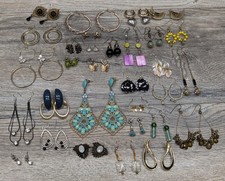 ASSORTMENT LOT OF 32PAIR GOLD/SILVER TONE DANGLE/STUD PIERCED EARRINGS VTG-NOW