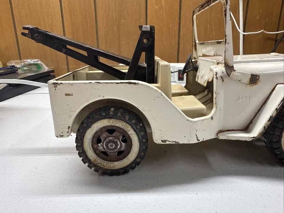 Vintage 1969 Tonka # 2435 White Jeep AA Wrecker With Snowplow - All Original - Image 3 of 4