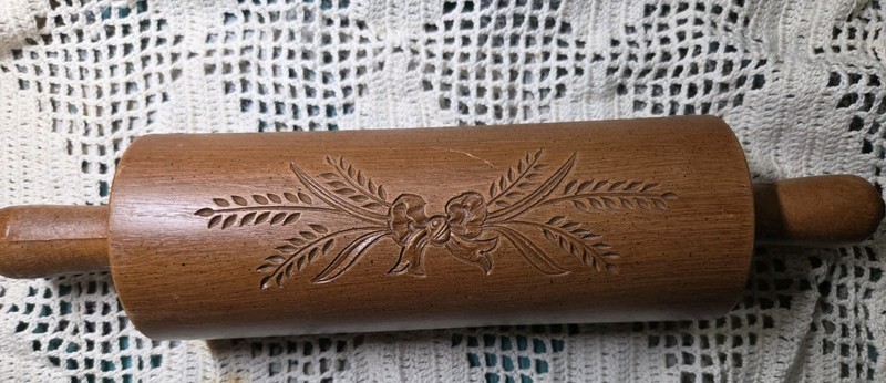Vintage Wilton Homeco 6056 Decorative Wall Mount Rolling Pin & Rack Made in USA