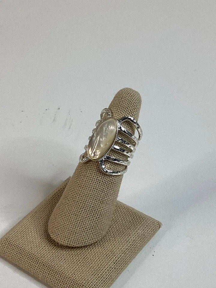 Anillo De Colección Grande Tono Plata Ovalado Madreperla 1" Martillado Banda Tamaño Foto 2 de 4