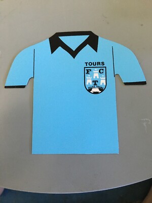 Il collectionne les maillots du Tours FC, ces petits morceaux d'histoire du club