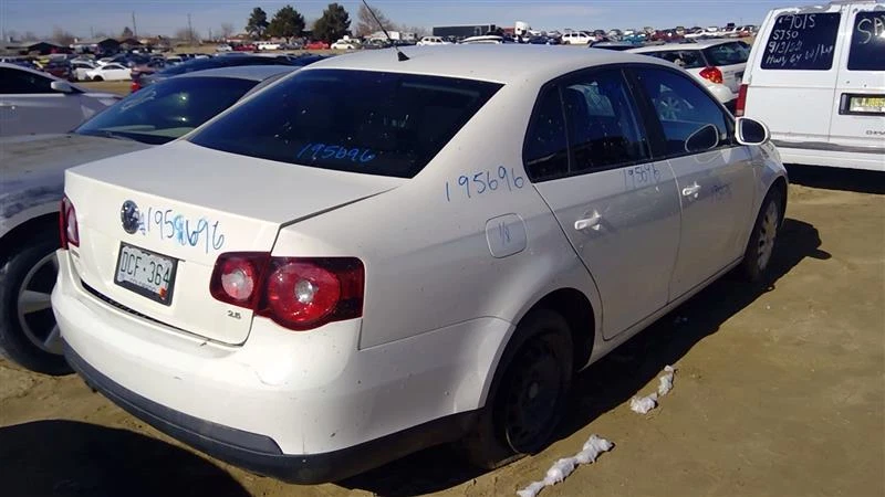 Pinza de freno de disco trasera derecha usada se adapta a: Volkswagen Jetta 2008 SW 260mm 10. Foto 3 de 4