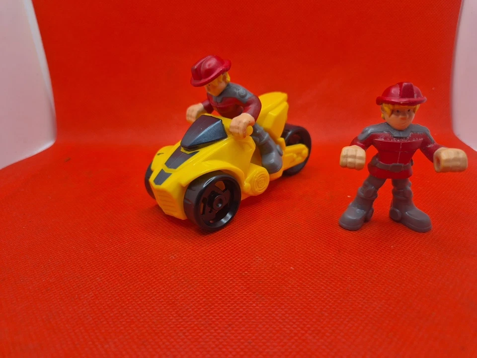 Playskool Heroes Transformers Rescue Bots GRIFFIN ROCK Figure + Trike Firehouse - Image 2 of 4