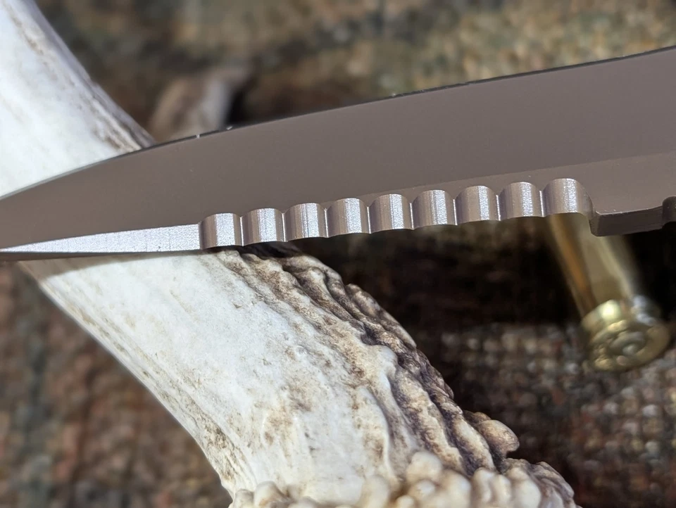  Cuchillo de caza y supervivencia. Con funda rígida. Justo a tiempo para la temporada de ciervos Foto 4 de 4