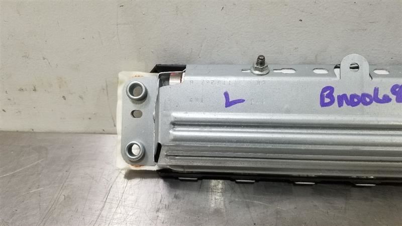 17 2017 MASERATI GHIBLI OEM DRIVER LEFT LOWER KNEE SRS PAD 06700338880