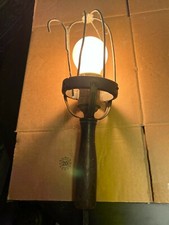 Antyczna lampa okrągła przenośna 220V mosiężna porcelanowa oprawa drewniany uchwyt