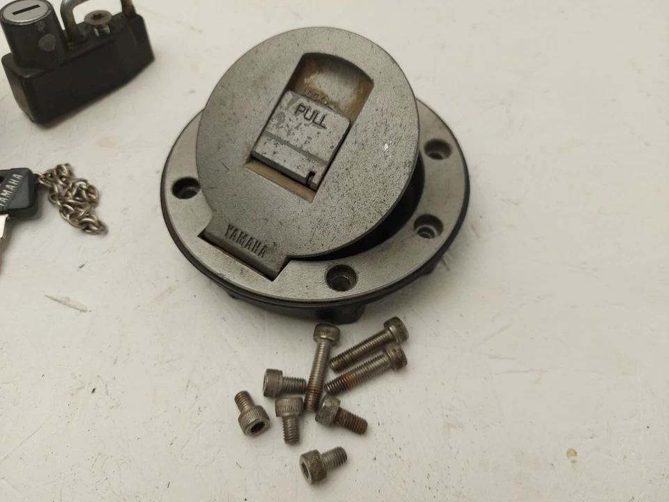 Yamaha FZR 1000 Genesis barril de encendido, juego de bloqueo, tapa de llenado y bloqueo de casco Foto 3 de 4