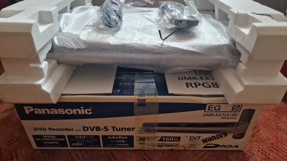 Panasonic DMR-EX72S DVD HDD / DVB-S / Recorder - Schwarz
