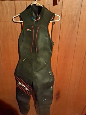 blueseventy Reaction Women s Sleeveless Triathlon Wetsuit, Size WLA