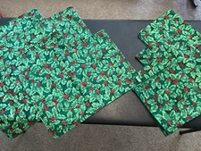 Set of 4 VTG Handmade Holly  Berry Cotton Christmas Placemats and Napkin Set