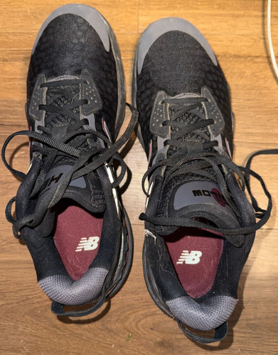 HESI LOW V2 Color: Black with Classic Crimson  Size: 12  Width: Wide  