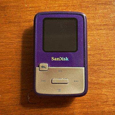 SanDisk Sansa Clip Zip 1st Gen Clip MP3 Player Purple MicroSD Slot