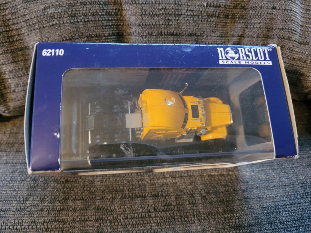 Norscot HO/1:87 'Kenworth W900 Semi-Truck w/Sleeper' Yellow #62110
