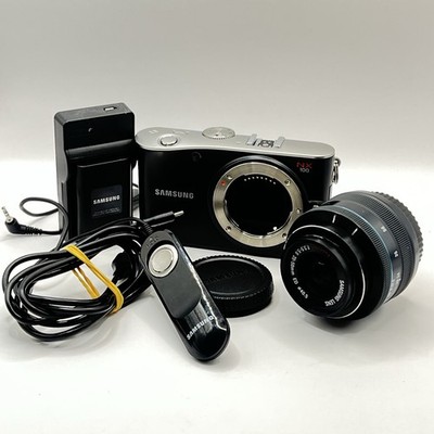   Samsung NX NX100 14.6MP Digitalkamera - Schwarz (Kit mit 20-50 mm Objektiv)